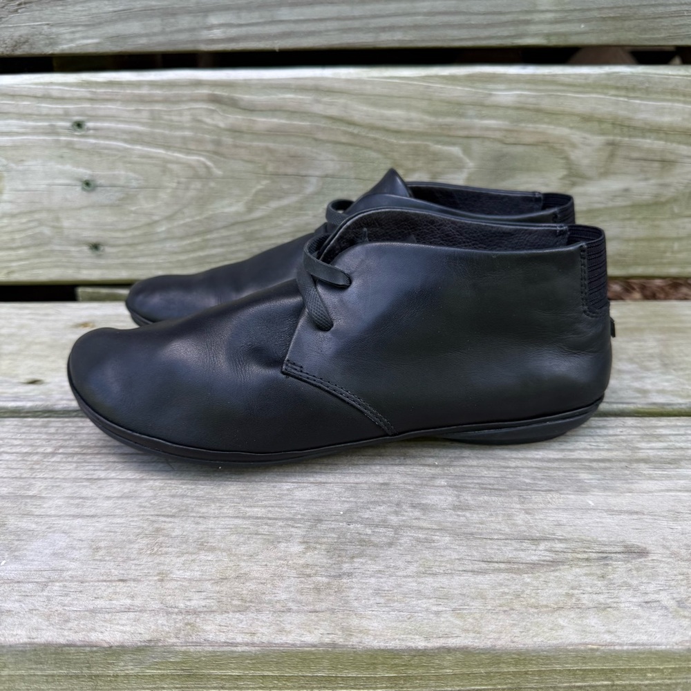 Camper Right Leather Ankle Booties Black Rubber Outsole EU 39 US 8.5 Flexible - Picture 2 of 16